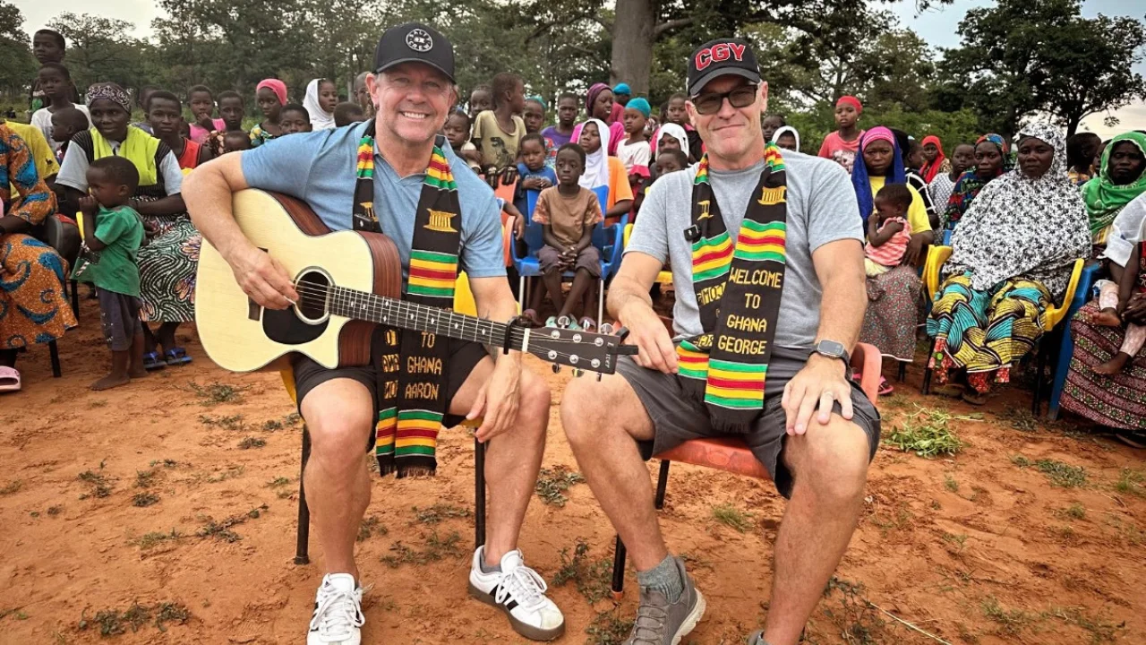 George-Canyon-and-Aaron-Pritchett-sharing-their-music